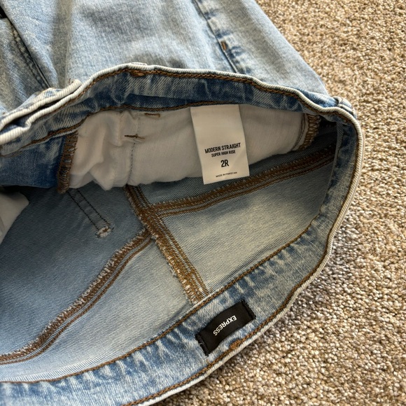 Express women’s high rise distressed denim straight leg jeans size 2 - Picture 4 of 8